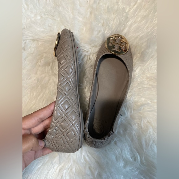Tory Burch Logo charcoal flats size 6 women’s - Picture 4 of 6